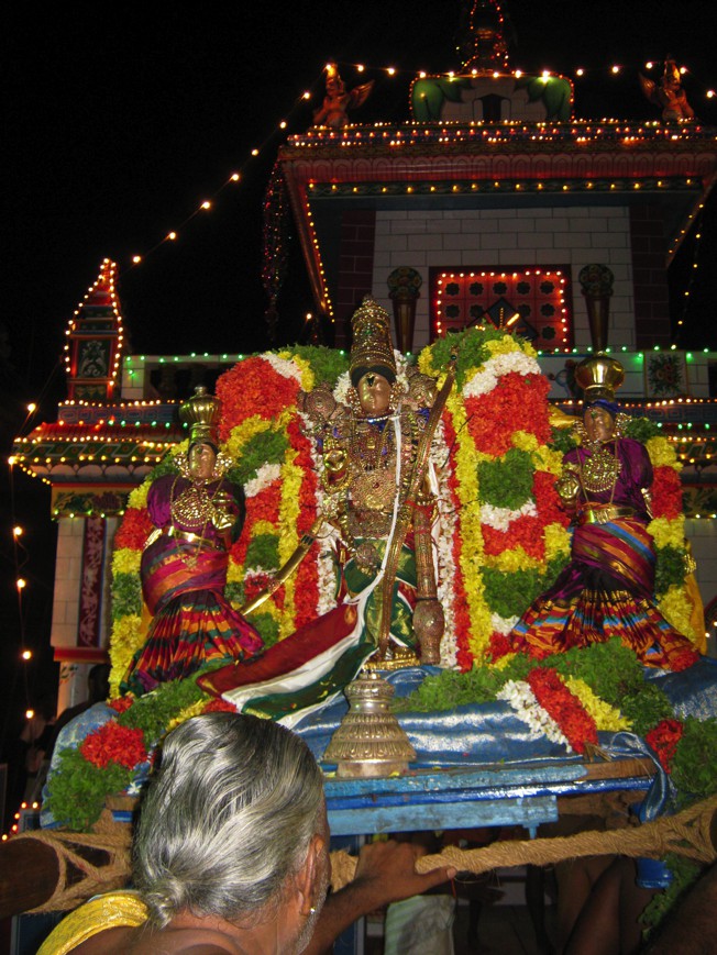 Thirukkudanthai Sri Aravamudhan Purappadu & Darsanam in Noothana Theppam