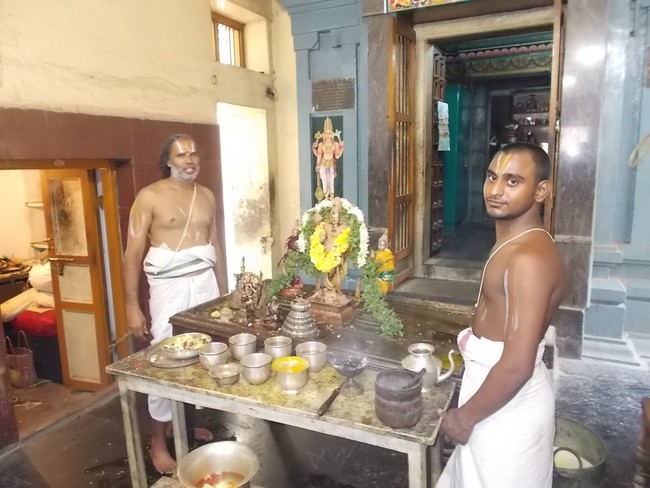 Sri Varadaraja Perumal Hastha Thirumanjanam At Srirangam Chithirai Veedhi Swami Desikan Sannadhi